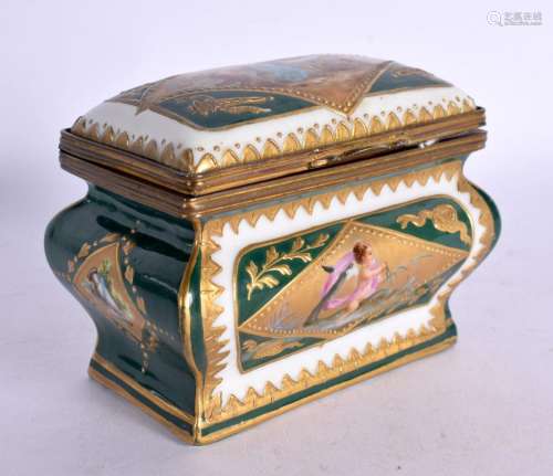 A SMALL EARLY 20TH CENTURY FRENCH SEVRES PORCELAIN BOX paint...