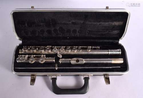 A VINTAGE AMERICAN COIN SILVER FLUTE. Box 39 cm wide.