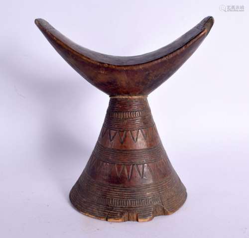 AN EARLY 20TH CENTURY AFRICAN TRIBAL CARVED WOOD HEAD REST w...