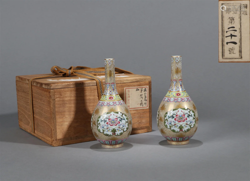 A PAIR OF YANGCAI GLAZED GILT FLOWER PATTERN VASES