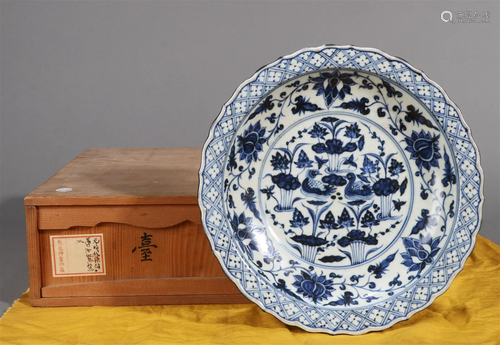 A BLUE AND WHITE LOTUS MANDARIN DUCK PLATE