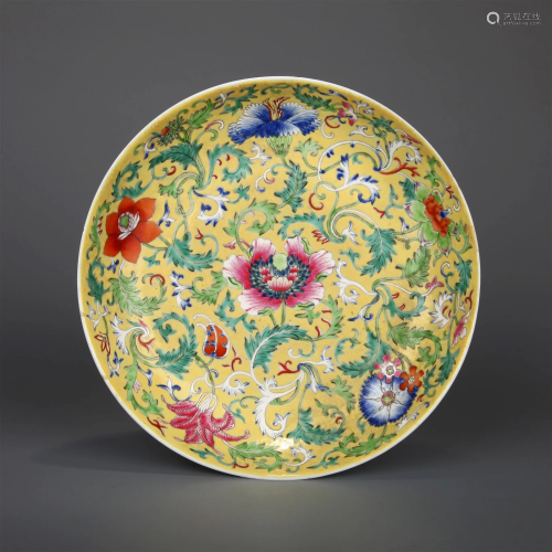 A YELLOW GROUND FAMILLE ROSE FLOWER PLATE