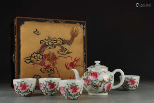 Yongzhen Period of Chinese Qing Dynasty  Famille Rose Flower...