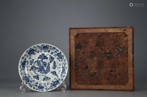 Chinese Ming Dynasty  Blue and White Twinkled Lotus Flower P...