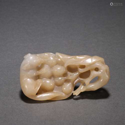 Chinese Qing Dynasty  Hetian Jade Squirrel Ornament