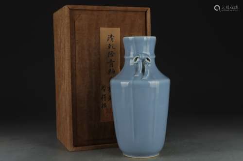 Qianlong Period of Chinese Qing Dynasty -Green Glazed Vase