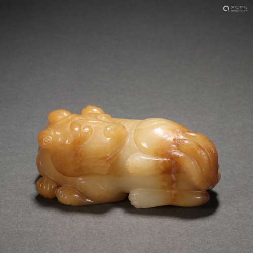 Chinese Qing Dynasty  Hetian Jade Pebble Auspicious Beast Or...