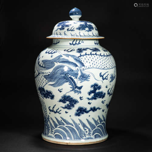 CHINESE BLUE AND WHITE DRAGON PATTERN JAR, QING DYNASTY
