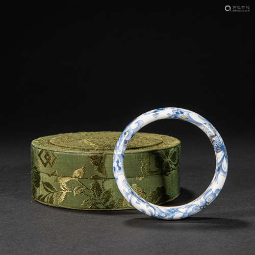 CHINESE BLUE AND WHITE PORCELAIN BRACELET, QING DYNASTY