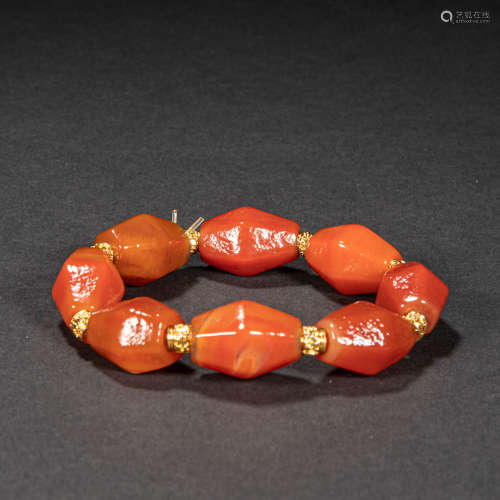 CHINESE AGATE BRACELET, QING DYNASTY