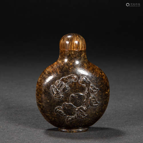 CHINESE HORN SNUFF BOTTLE, QING DYNASTY