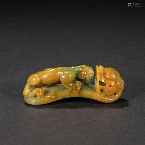 CHINESE JADE ITE WITH HOOK, QING DYNASTY