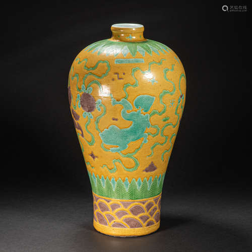 CHINESE YELLOW GLAZED PLUM BOTTLE, MING DYNASTY