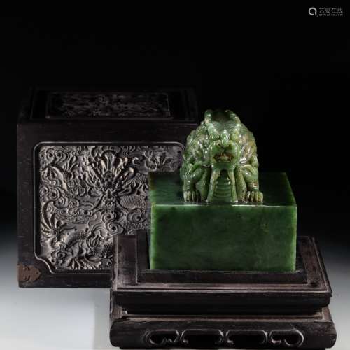 Jade Dragon Pattern Ornament