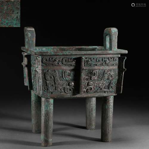 A Chinese Archaic Bronze Vessel Ding