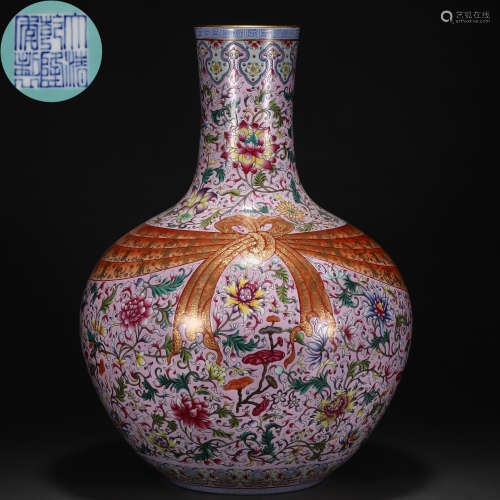 A Chinese Famille Rose Ribbon Globular Vase