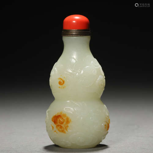 A Chinese Carved White Jade Double Gourds Snuff Bottle