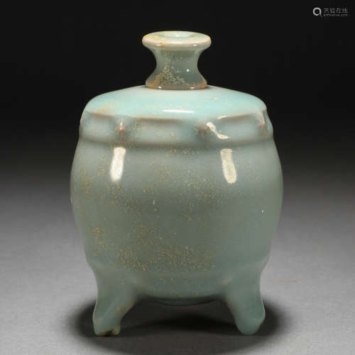 A Chinese Longquan-Celadon Glaze Vessel