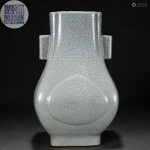 A Chinese Guan-ware Arrow Vase