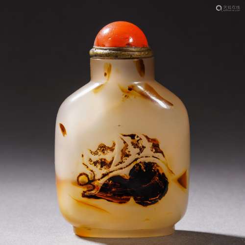 A Chinese Carved Agate Snuff Bottle Suzhou School