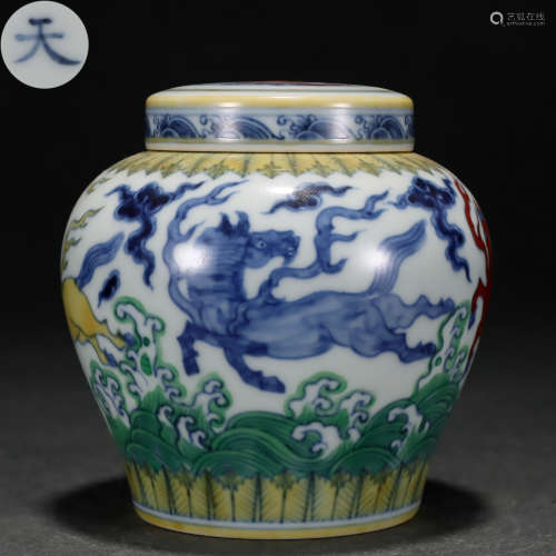 A Chinese Doucai Glaze Jar with Cover
