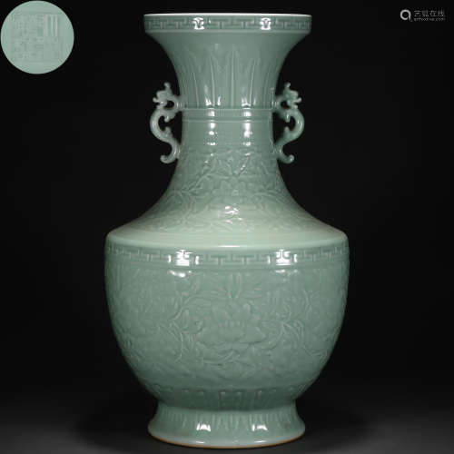 A Chinese Celadon Glaze Vase
