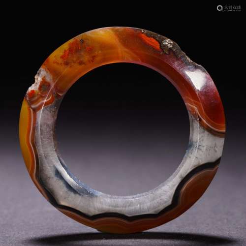 A Chinese Carved Agate Ring