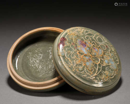 A Chinese Jun-ware Pomander Box with Cover