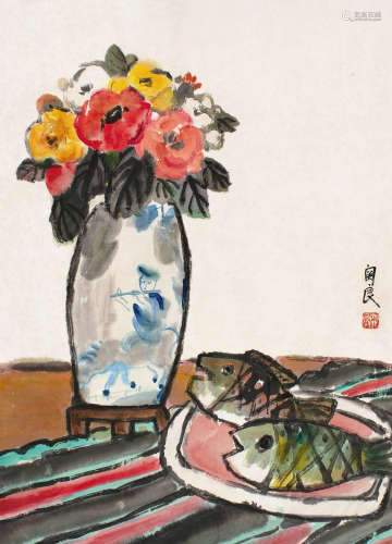 1900～1986 关良  瓶花与鱼鲜 设色纸本 镜片