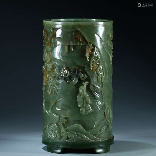 Hetian jade jade pen holder
It is 18.2cm high. Width 9.7 cm....