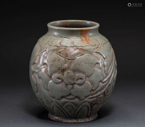 Chinese Yue kiln pot