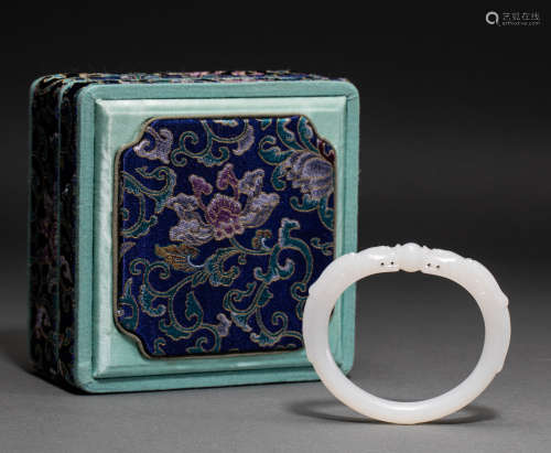 Chinese Qing Dynasty Hetian jade bracelet