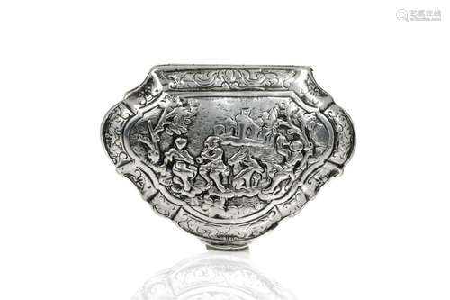 EARLY CONTINENTAL SILVER SNUFF BOX, 61g