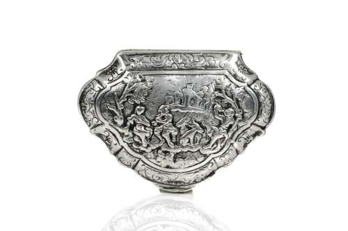 EARLY CONTINENTAL SILVER SNUFF BOX, 61g