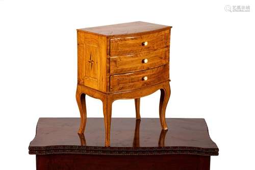 18th C ITALIAN WALNUT SAMPLE CHEST OF DRAWERS