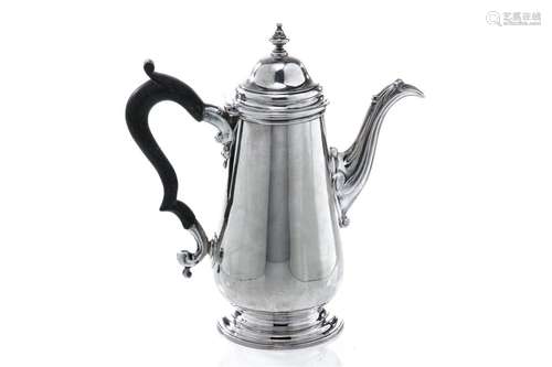 GEORGE II SCOTTISH SILVER COFFEE POT, 826g