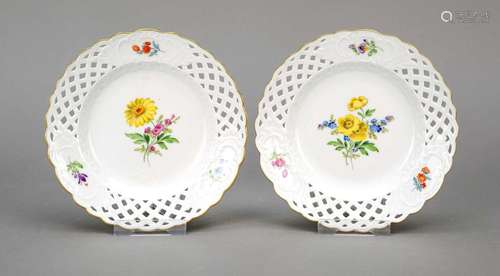 Pair of small breakthrough plates,