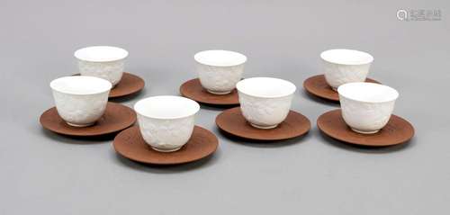 Seven little cups with saucer, Meis