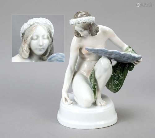 Art Nouveau figure, pearl seeker, R