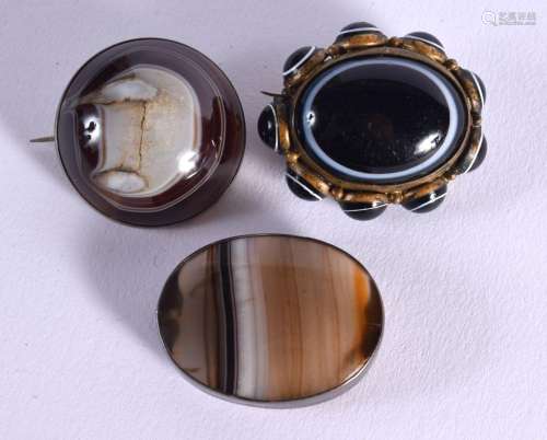 THREE BANDED AGATE BROOCHES. Largest 3.8cm x 3.3cm, total we...
