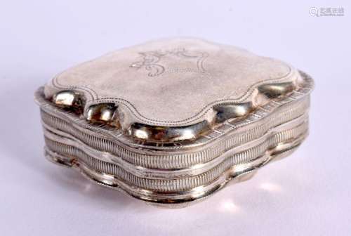 A STERLING SILVER PILL BOX WITH ENGINE TURNED DECORATION WIT...