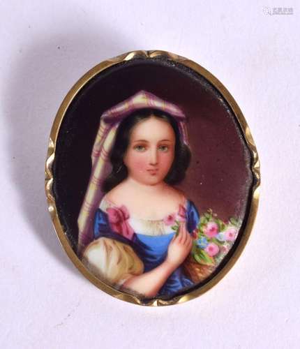 AN ANTIQUE PORCELAIN BROOCH. 5 cm x 4 cm.