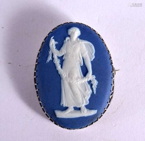 AN ANTIQUE WEDGWOOD BROOCH. 4.75 cm x 3.5 cm.