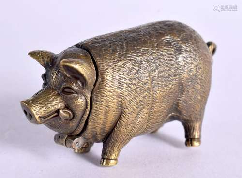 A BRASS WILD BOAR VESTA CASE. 57 grams. 6.25 cm x 3.5 cm.