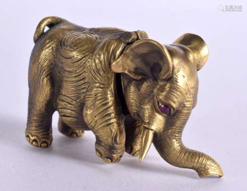 A BRASS ELEPHANT VESTA CASE. 55 grams. 5 cm x 3.75 cm.