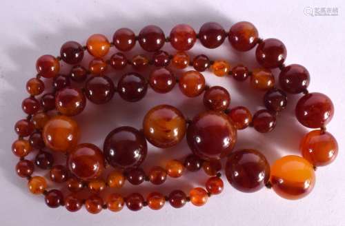 AN AMBER TYPE NECKLACE. 90 cm long.