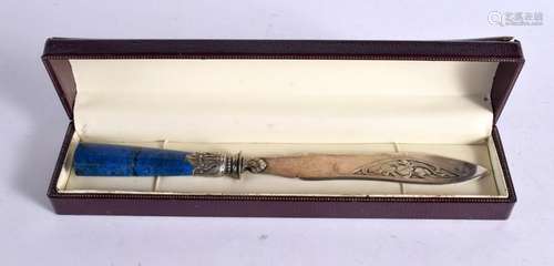 AN ANTIQUE LAPIS LAZULI PAPER KNIFE. 21 cm long.