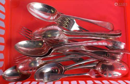 A CANTEEN OF SILVER CUTLERY. London 1899. 1455 grams. 21 cm ...