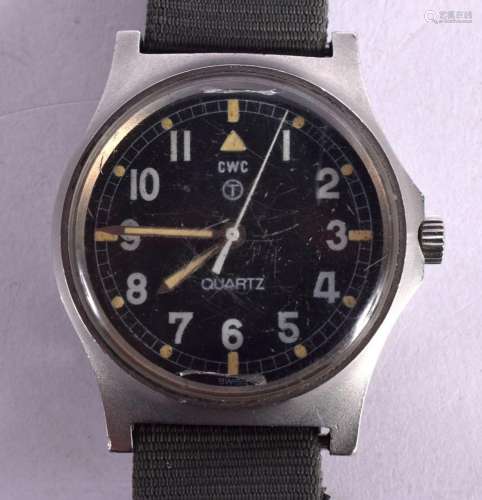 A CWC MILITARY "G1098" WATCH. Dial 3.8cm incl crow...