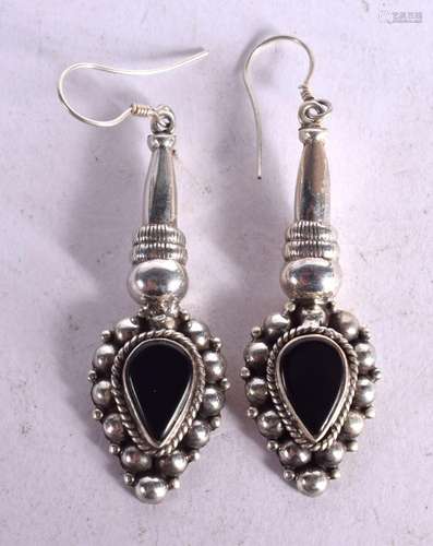 A PAIR OF CONTINENTAL SILVER DROP EARRINGS. Stamped 925, 5.8...